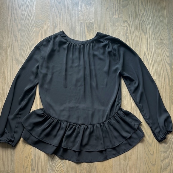 Bobeau Women's Double Ruffle Hem Split Neck Top - Sz XS - Like New - Picture 5 of 7